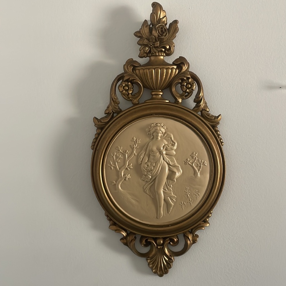 Pair Vintage Cameo Wall Plaques Baroque Female/Goddess Images USA - Picture 2 of 10